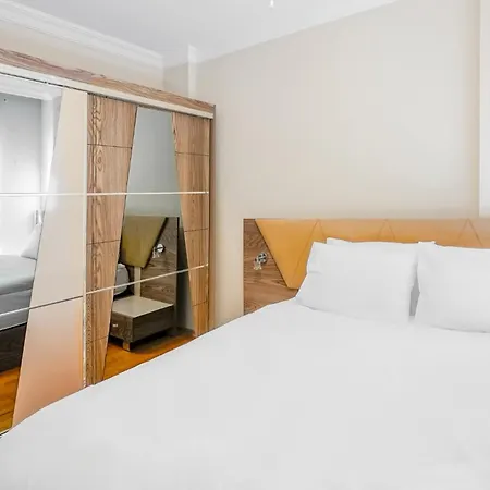 Flat W Balcony 12 Min To Hadrian Gates شقة *